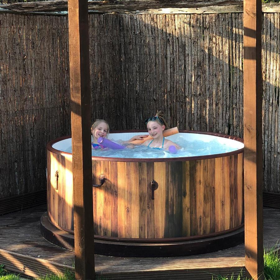 Luxury American Rv With Hot Tub West Chiltington Eksteriør bilde