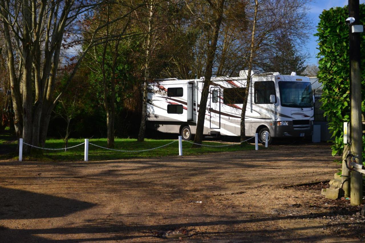 Luxury American Rv With Hot Tub West Chiltington Eksteriør bilde