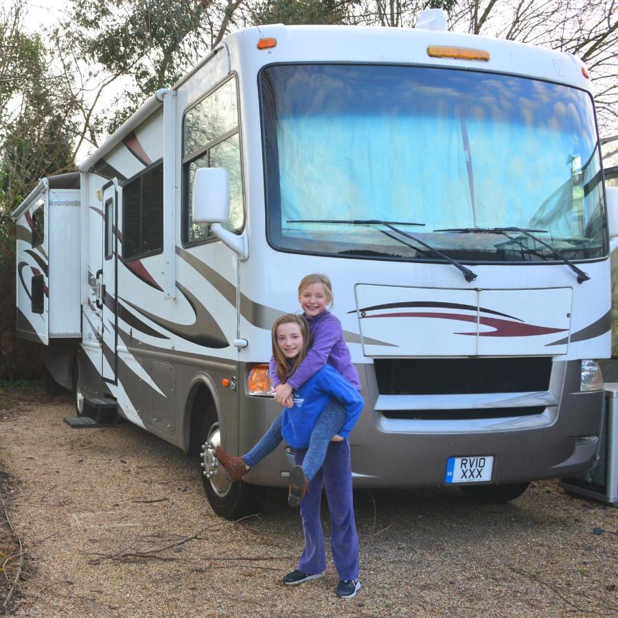 Luxury American Rv With Hot Tub West Chiltington Eksteriør bilde